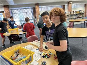 boys building