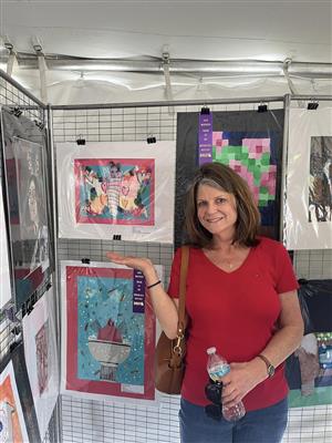 girl showing art