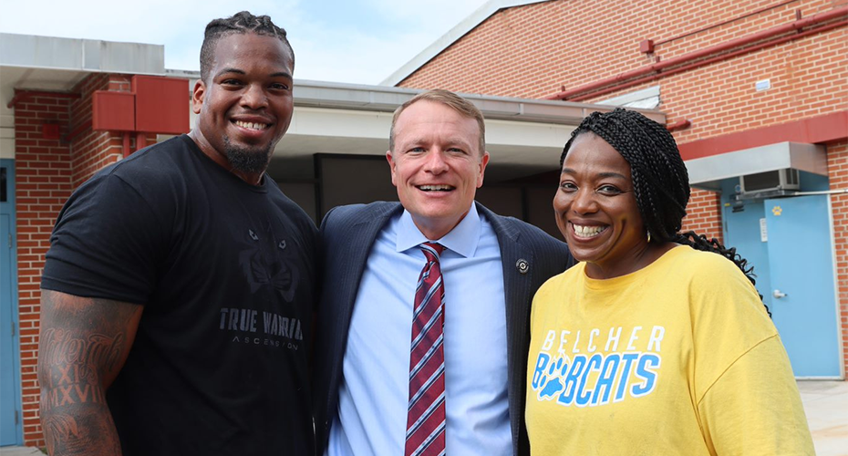  Tampa Bay Buccaneers visit Belcher Elementary for Teacher Appreciation Week