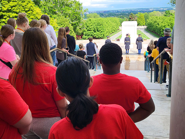 Frontier Elementary 5th grade students visited the tomb of the unknown soldier in Washington, D.C.  The group of students learn about democracy, civics, and history. 