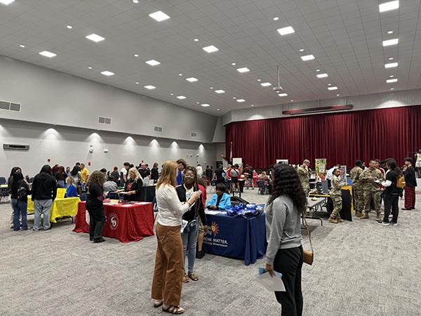 Pinellas Gulf Coast Academy students and families met 27 community members, including the military, restaurants, service industries, county government, PSCB busing, PTC, aviation academy, and other post-secondary opportunities at the “Fall into Your Future” event.  Each student engaged with the vend