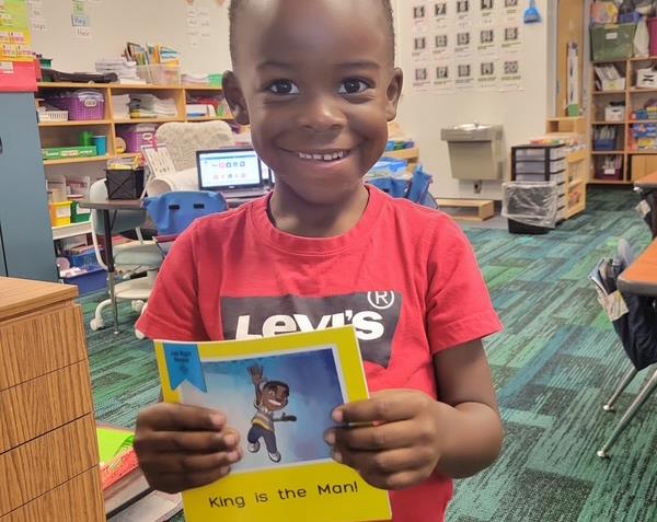Mrs. Sarina Fraunhofer’s kindergarten student found his name in a book during reading workshop.