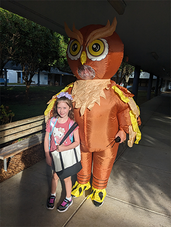 Student and Oldsmar Elementary school owl mascot on the first day of school.